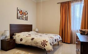 Riviera Holiday Apartments - Seafront - Wifi